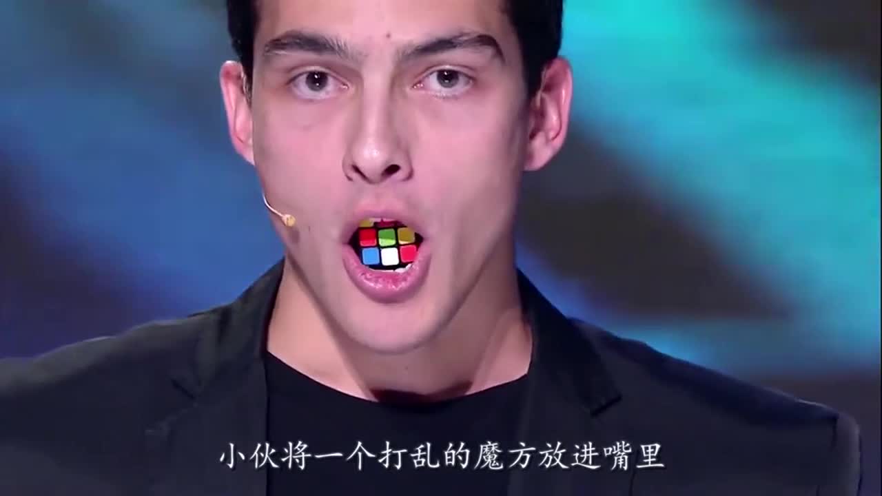 "High-powered Brain" appeared in the talent show, challenged the Rubik's Cube with tongue, and restored quickly in 10 seconds.