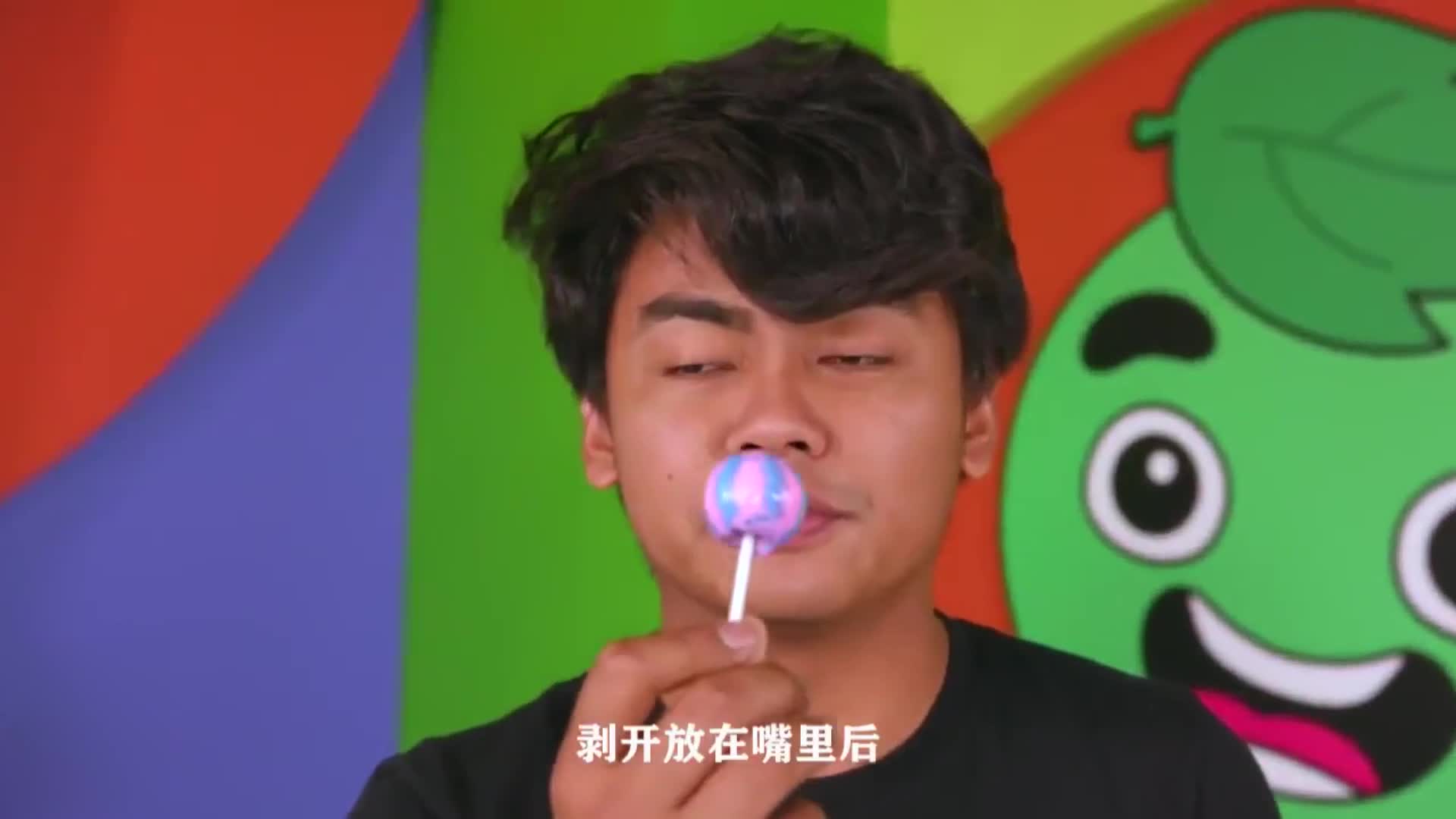 The hottest lollipop in foreign countries, the little brother of the playwright tucked it in his mouth for 5 minutes. The picture was so funny.