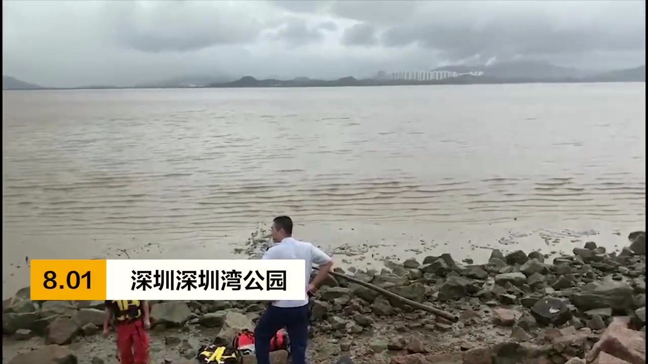 People jump into the sea in typhoon days to fight against the wind and rain