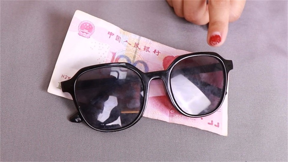 Just a hundred-dollar bill, real and fake Sunglasses know right away, learn not to be afraid of being pitted.