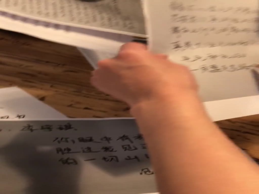 Blueuev's sister snh48 Mohan Li Yuqi, Vanna Sun Ruili-yi was shocked when she saw the letter from her fans.