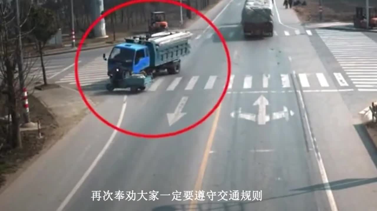 A tricycle running through a red light has a terrible ending when it meets a truck running through a red light.