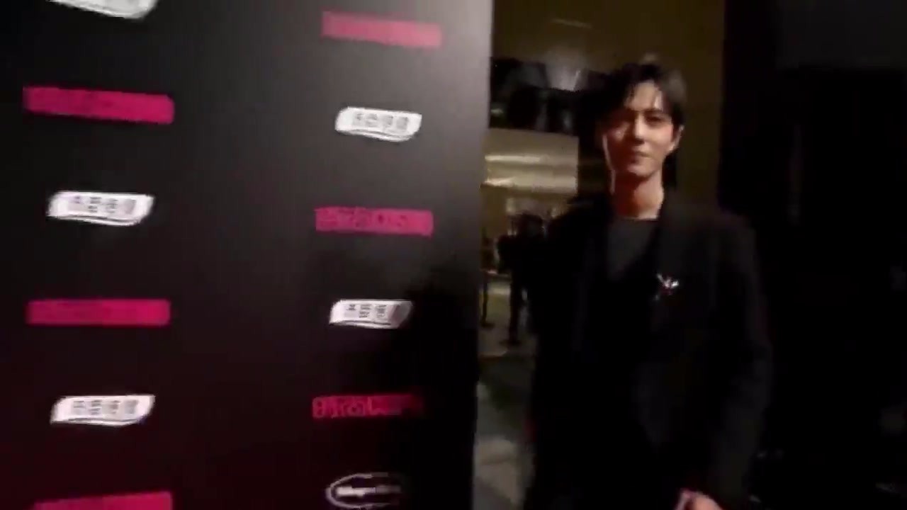 Xiao Zhan walks on the red carpet, opens the correct way, handsome to do not want
