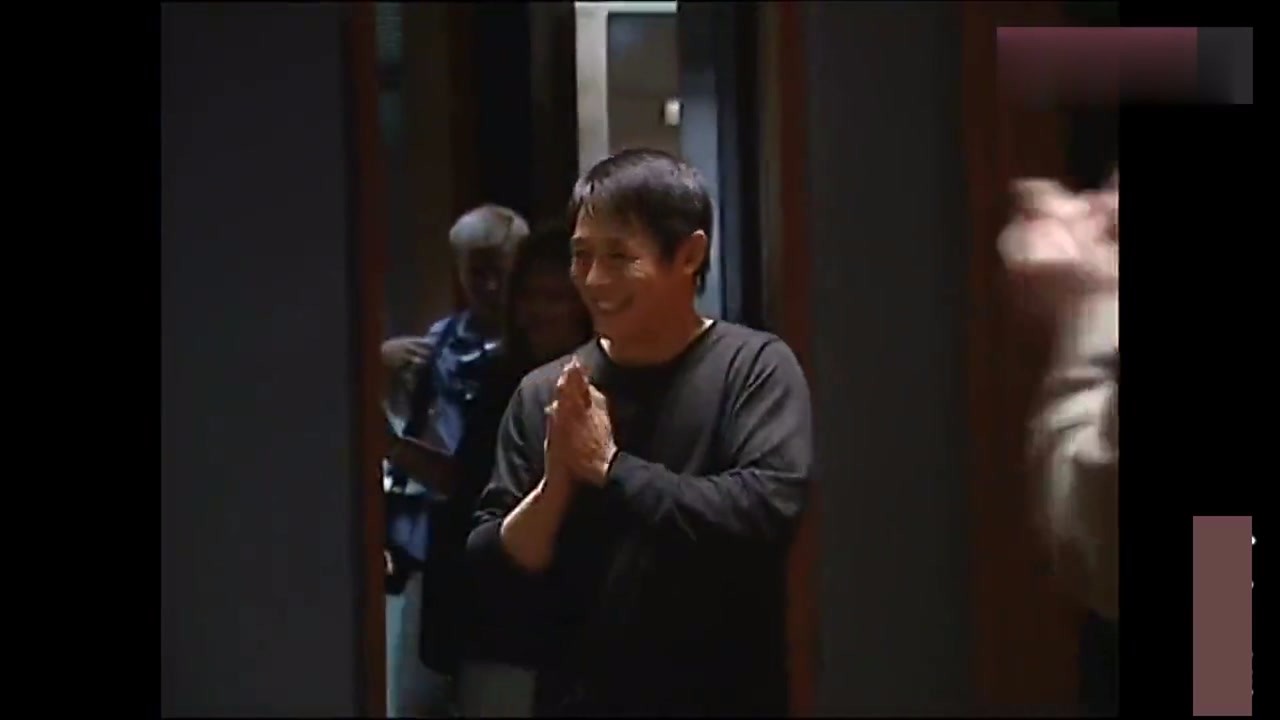 When Jet Li went to Hollywood, he performed real Kungfu in the cinema, and the audience warmly welcomed it.