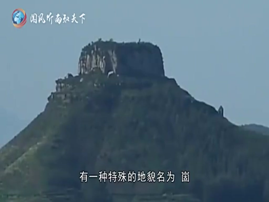 There are three springs on a mountain in Shandong Province. The archaeological team arrived at the tomb of the Warring States Period.