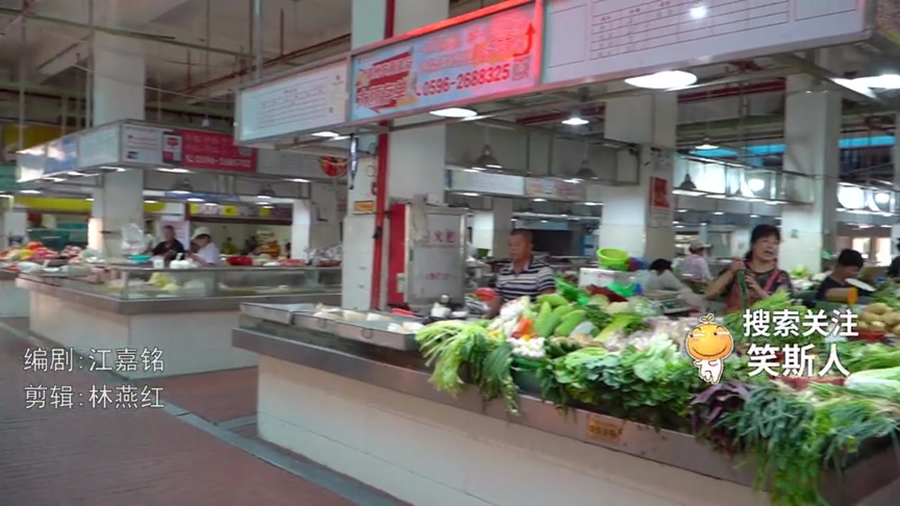 Fujian funny video: Erbo buys fruits at such a bargain that the stall owner is very happy.