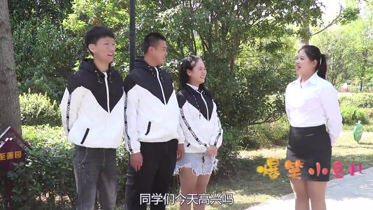 Teachers and classmates go to the park to do volunteer work, who knows that in the end they are routinized by their classmates, which is too funny.