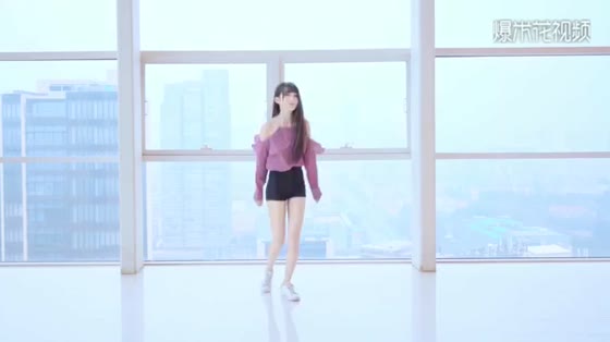 Short skirt sister dancing, this video is too sexy