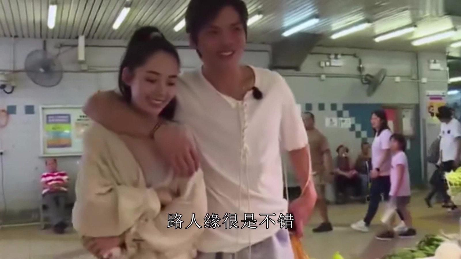 Xiangzuo suddenly embraced Guo Biting, and the next second action was bright: too gentle and intimate.