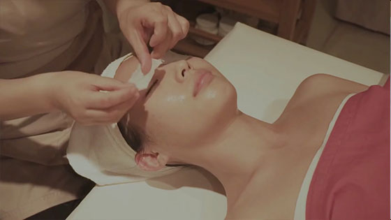 Beauty salon massage: a professional beauty salon massage experience 