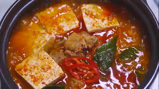 Pork stewed with kimchi and tofu- Chinese delicious dishes tutorial