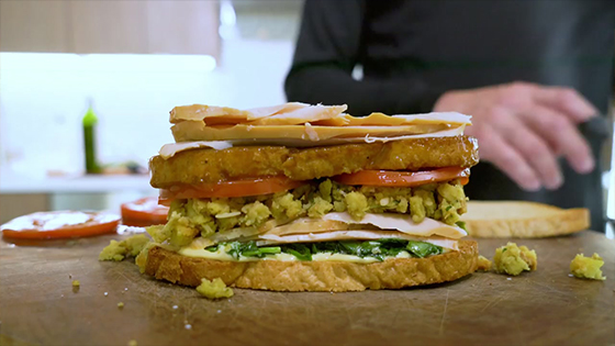 Make A Delicious Turkey Sandwich In Thanksgiving Day Tutorial Video